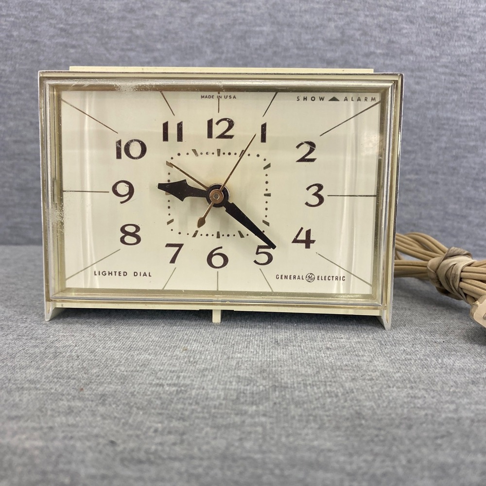 General Electric Alarm Clock Cream Vintage Tap N Set Lighted Dial 7319K
